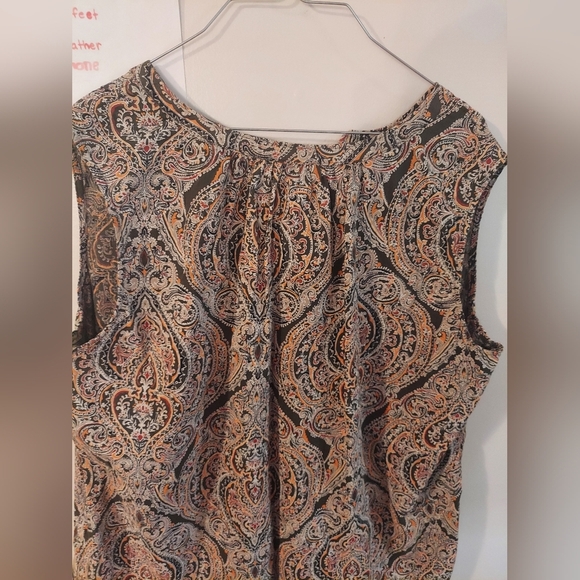 Liz Claiborne EUC Sleeveless Paisley print top for women. Perfect for warm days! - Picture 6 of 6